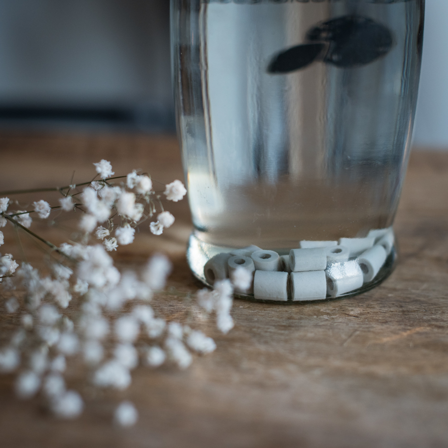 Perles de céramique pour purifier l'eau du robinet
