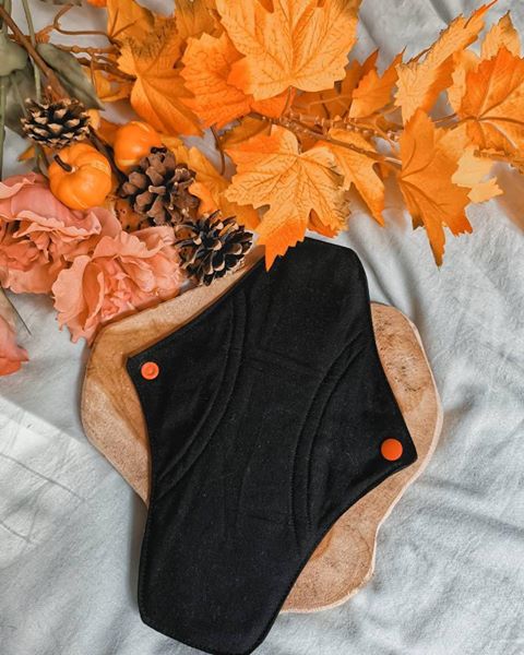 serviette hygiénique lavable noire